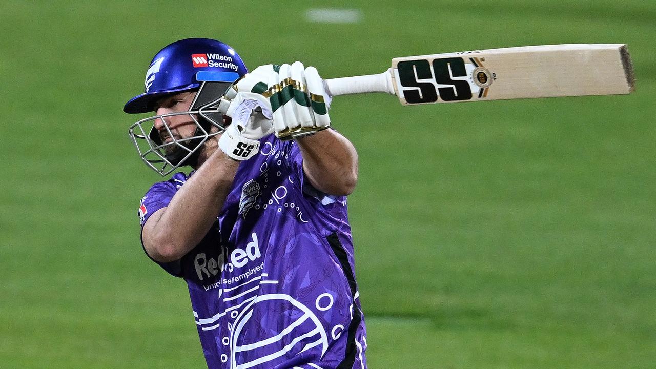 David goes berserk with SIX sixes in epic knock as Hurricanes chase down Strikers’ huge total