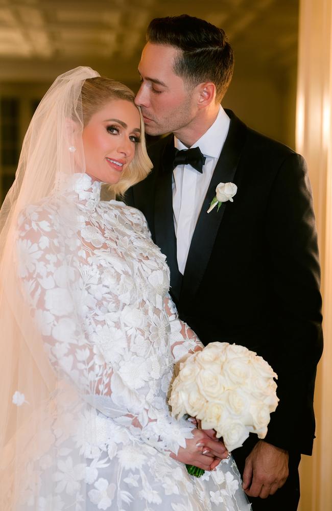 Paris Hilton s stunning plunging white wedding dress news .au