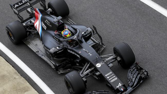 Piastri smashes it as he charges around the Silverstone circuit.