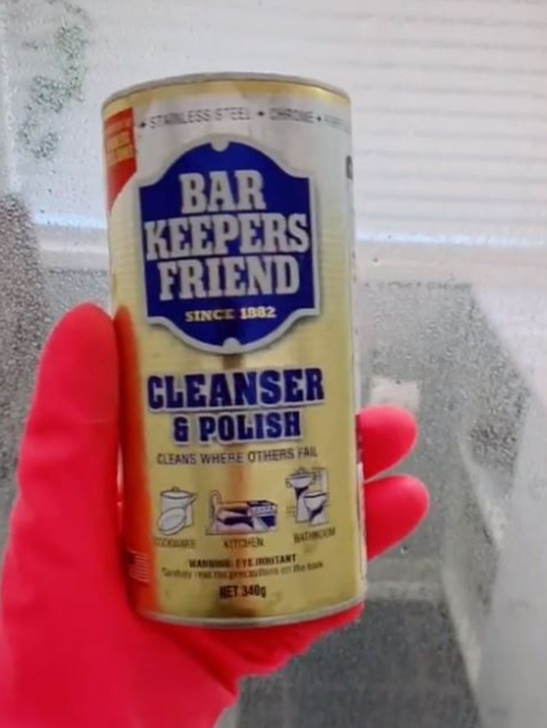 She begins by using cleaning agent Bar Keepers Friend. Picture: TikTok/cleanswithbeth