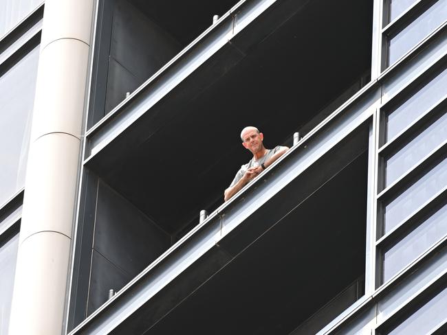 18/11/20.  Pro-Golfer Stephen Leaney stuck in Peppers Hotel for another 2 weeks of quarantine.Picture: Keryn Stevens