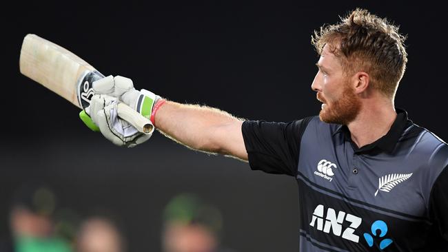 Martin Guptill of New Zealand acknowledges the crowd after being dismissed for 105 against Australia during the fifth Twenty20 (T20) International Series match between New Zealand and Australia at Eden Park, in Auckland, New Zealand, Friday, February 16, 2018. (AAP Image/SNPA, Ross Setford)  NO ARCHIVING, EDITORIAL USE ONLY, IMAGES TO BE USED FOR NEWS REPORTING PURPOSES ONLY, NO COMMERCIAL USE WHATSOEVER, NO USE IN BOOKS WITHOUT PRIOR WRITTEN CONSENT FROM AAP