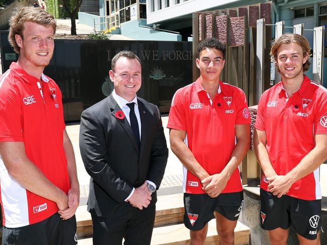 DAILY TELEGRAPH - Pictured is Former Army Commando Mick Bainbridge with Sydney Swans players Nick Blakey, Zac Foot and James Rowbottom, at the North Bondi RSL War Memorial. Picture: Tim Hunter.