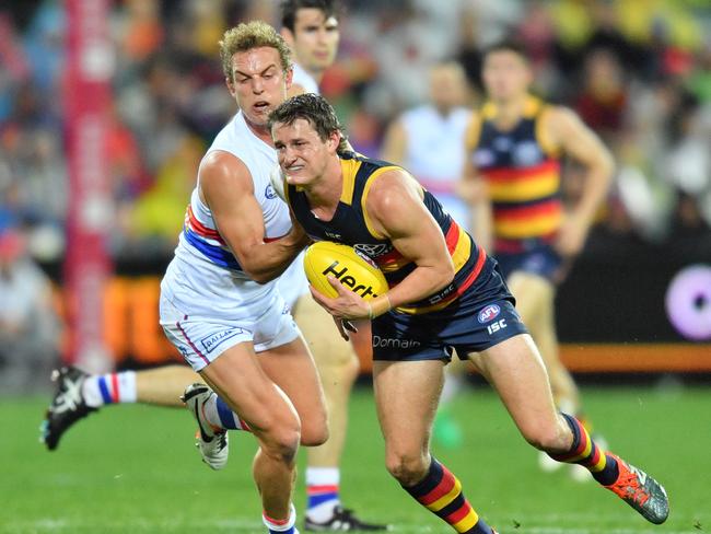 Matt Crouch of the Crows (right) and Mitch Wallis of the Bulldogs during the Round 16 AFL match between the Adelaide Crows and the Western Bulldogs at Adelaide Oval in Adelaide, Friday, July 7, 2017. (AAP Image/David Mariuz) NO ARCHIVING, EDITORIAL USE ONLY