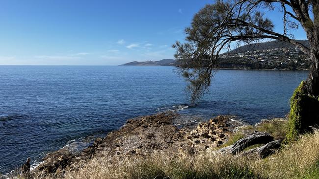 The rocky shoreline at the northern end of Blackmans Bay Beach.