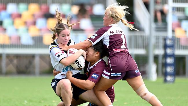 Girls U17s between South Logan and Burleigh Bears. Saturday January 25, 2025. Picture, John Gass