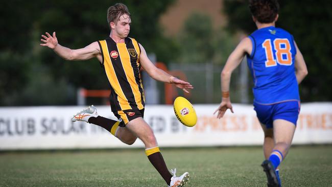 Padua ace Tom Waters delivers down field.