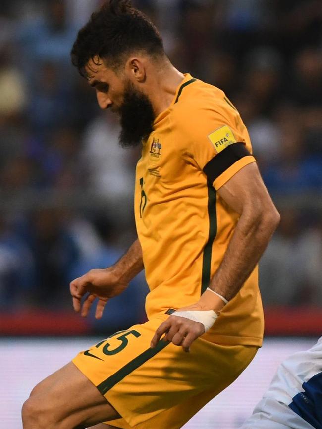 Mile Jedinak battles for the ball against Honduras.