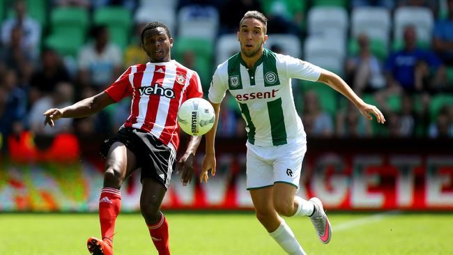 Tom Hiariej of Groningen (R).