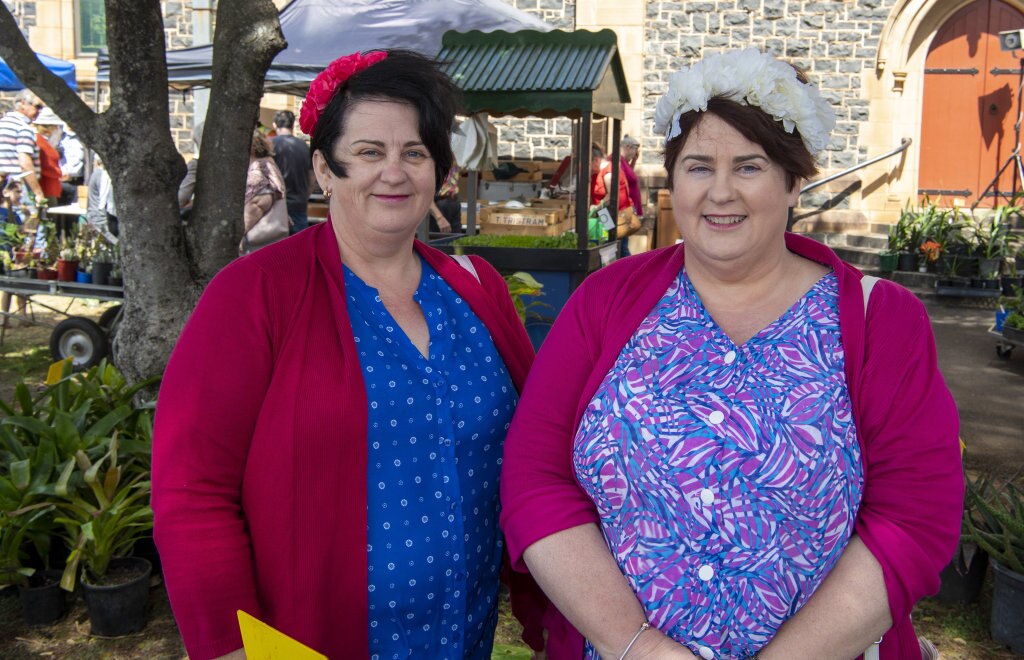 Heather Drake (left) and Lesa Bradshaw