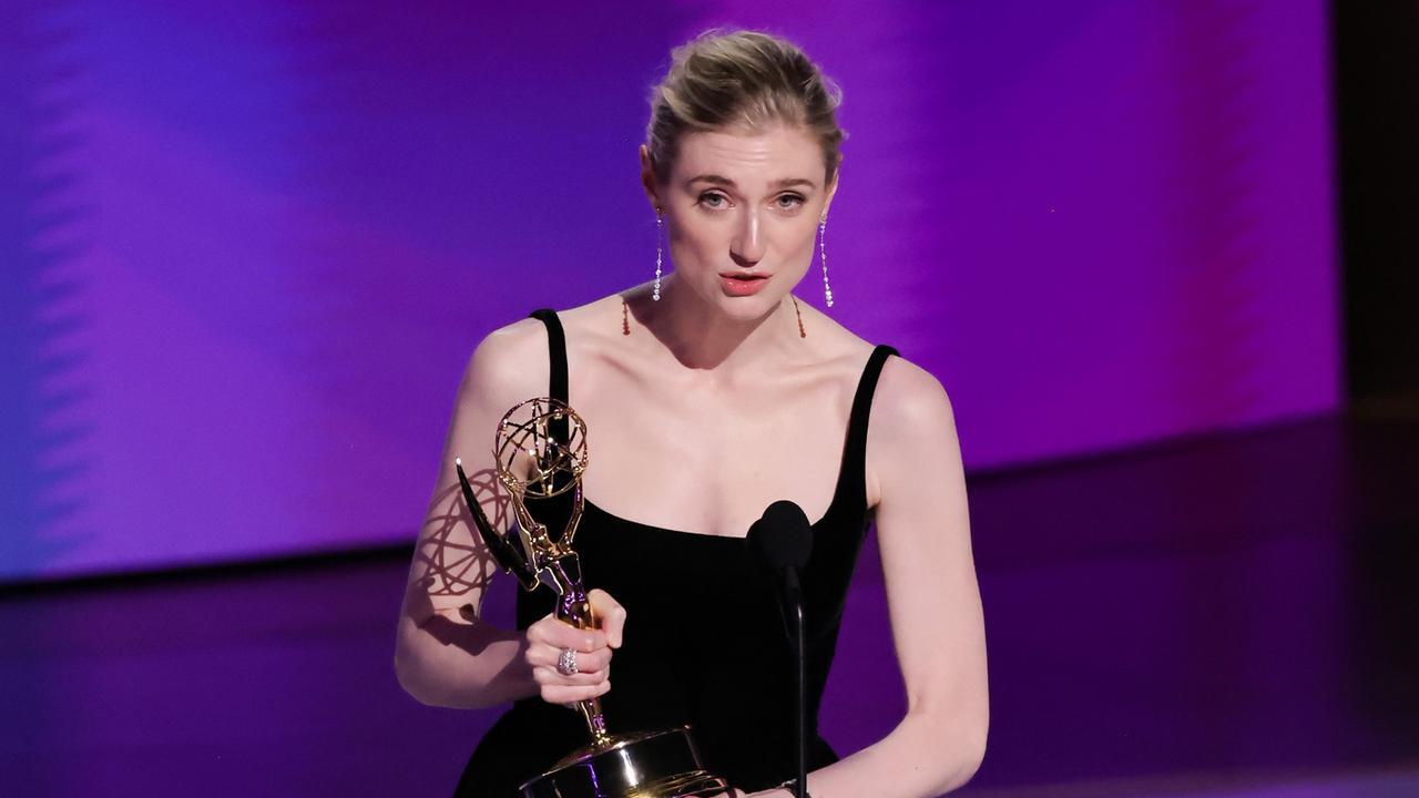 Elizabeth Debicki accepts the Outstanding Supporting Actress in a Drama Series award for The Crown. Picture: Kevin Winter/Getty Images