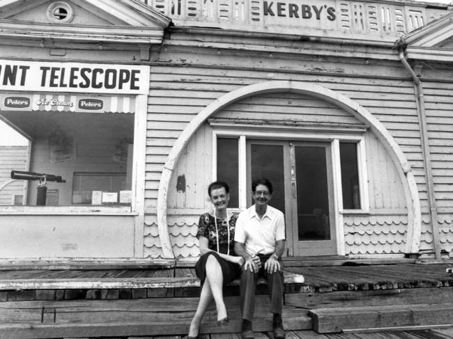 Former owners of the St Kilda Pier kiosk, Judy and Colin Kerby, in 1986.