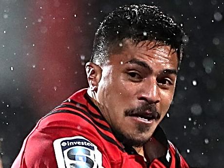 CHRISTCHURCH, NEW ZEALAND - MAY 25: Pete Samu (C) of the Crusaders makes a break during the round 15 Super Rugby match between the Crusaders and the Hurricanes at AMI Stadium on May 25, 2018 in Christchurch, New Zealand.  (Photo by Martin Hunter/Getty Images)