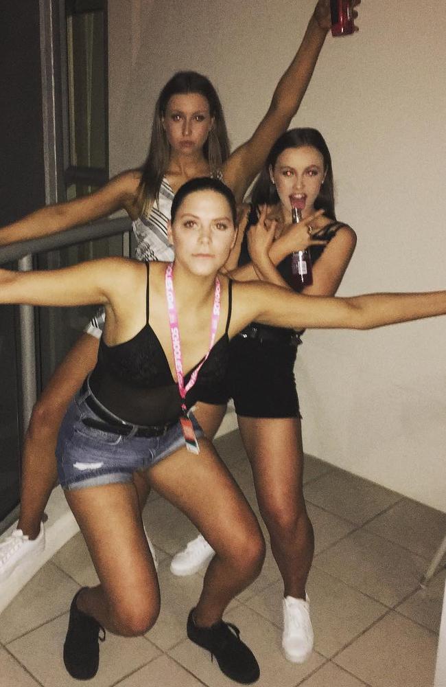 Schoolies 2016 arrests double last year as teenagers strip down for