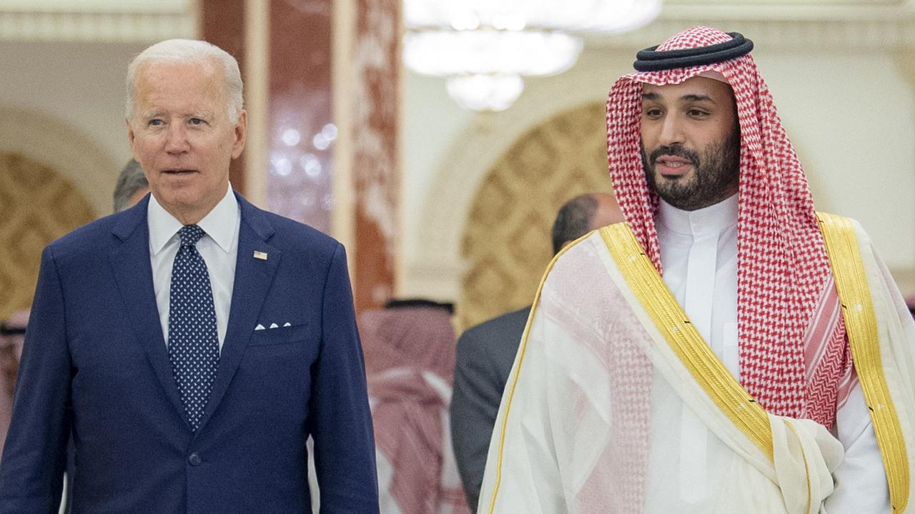 Le président américain Biden frappe du poing avec le prince héritier saoudien: la télévision d’État