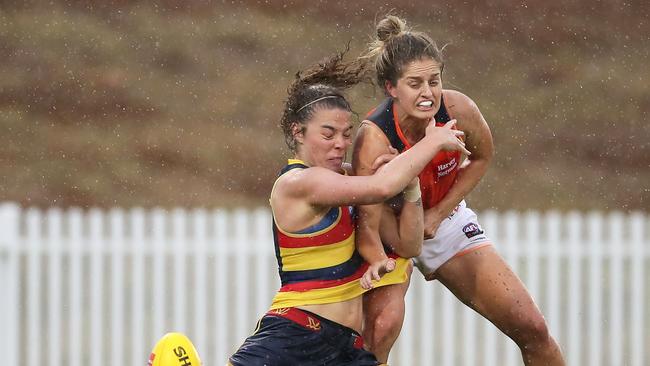 Jenna McCormick of the Crows competes for the ball against Ellie Brush of the Giants during round four of the AFLW match last year. 