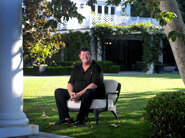 WARNING EMBARGOED TILL SUNDAY 7TH JUL2024.    WEEKEND TELEGRAPHS SPECIAL.  , MUST TALK WITH PIC ED JEFF DARMANIN BEFORE PUBLISHING.     EXCLUSIVE. Coleman-RaynerBeverly Hills, CA, USA. July 2, 2024Australian billionaire James Packer, 56, is photographed in the grounds of his multi million dollar Beverly Hills home in California. CREDIT MUST READ: Jeff Rayner/Coleman-RaynerTel US (001) 310-474-4343 Ã officewww.coleman-rayner.com