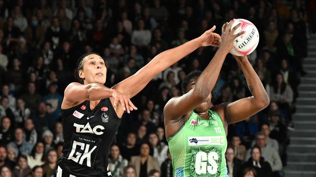 Geva Mento was a feared defender in Super Netball, as all-time great Jhaniele Fowler-Nembhard is finding out here. Picture: Getty