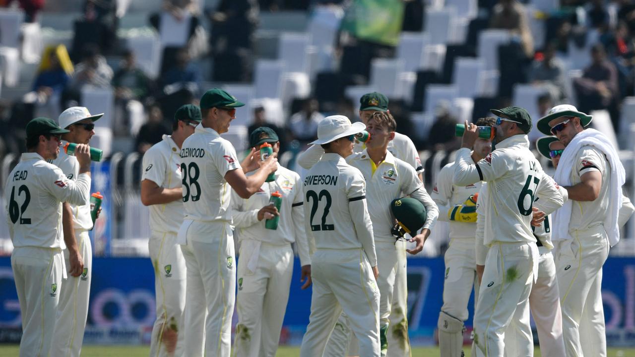 Oops Moment in Cricket Pakistani Player Slip on the Pitch