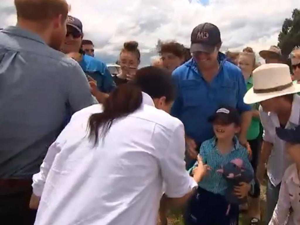 Harry and Meghan make an impromptu stop in Dubbo. Picture: 7 News Sydney