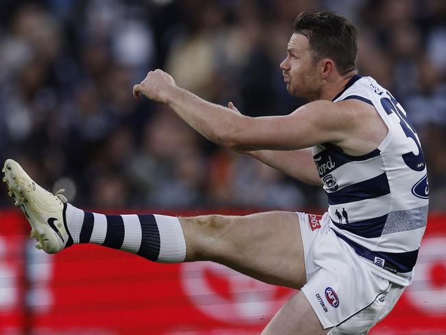 Cats give update on midfield stars as ruck suffers knee setback