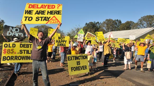 Publisher of the 'Love Mary' book Glenbo Craig protests at Kandanga at the apparent green light the government gave to the Traveston dam project. Photo: John McCutcheon.