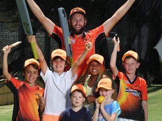 The Perth Scorchers are running a cricket clinic, supported by Inclusion WA, to get more kids from different backgrounds interested in the sport. 9left to right) Matthew Beattie (10), Campbell Fleay (10), Cricketer Andrew Tye, Harley Archibald (10), Finn Toneki (10), Chanelle Funk (6) & little Cooper Funk (5).
