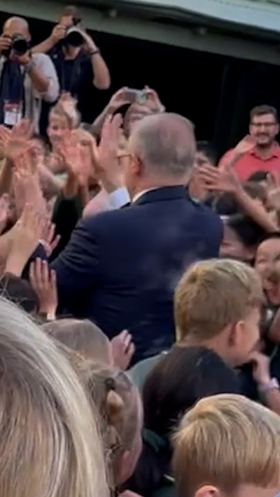 Albo gets high fives and screams from Perth primary school students