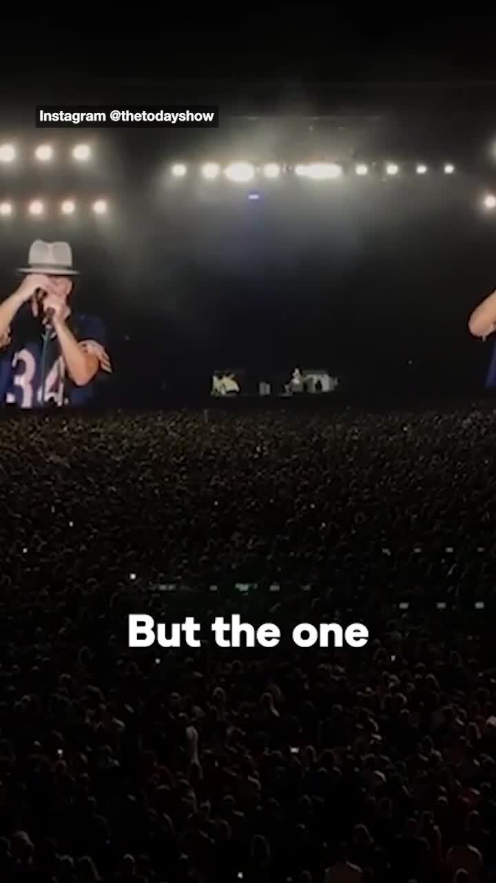 Eddie Vedder pauses Sydney Pearl Jam show to pay tribute to Laos victims