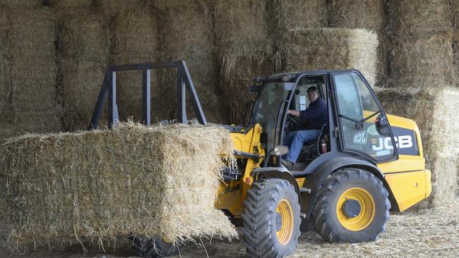 LICENSE HEADACHE: A Victorian hay contracting company has labelled a non-slewing crane course for telehandlers as “irrelevant”.