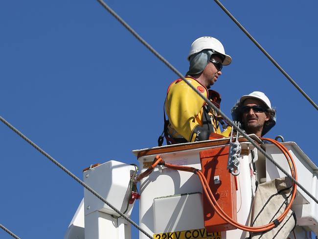 1000 words Energex workers attend a job on Gold Coast Highway, Gold Coast. Photo: Regi Varghese