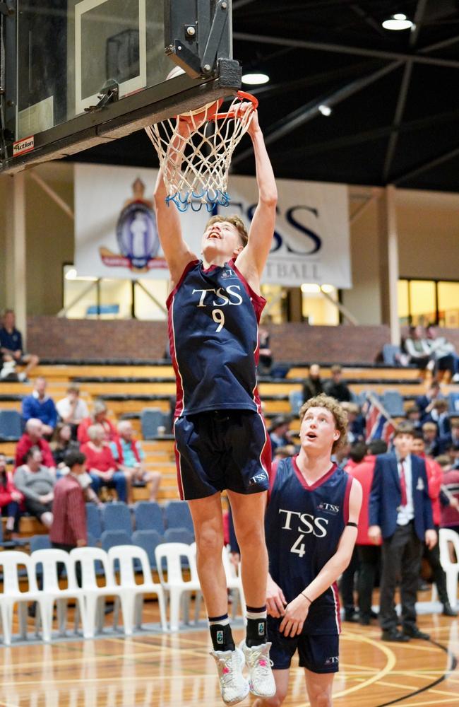 GPS Basketball action: Indy Cotton throws it down. Picture courtesy of Heidi Brinsmead.