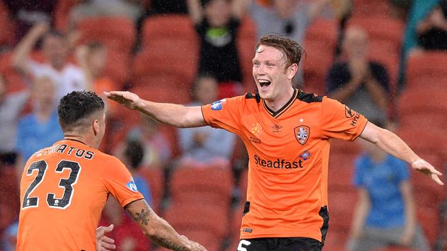 Brisbane Roar beat Melbourne Victory 5-0 at Suncorp Stadium as Jamie ...