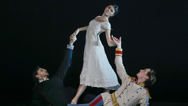 Ballerina’s powerful tribute to Ukraine homeland