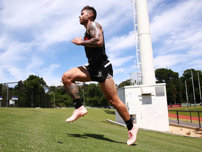 Jamie Elliott sprints up a hill.