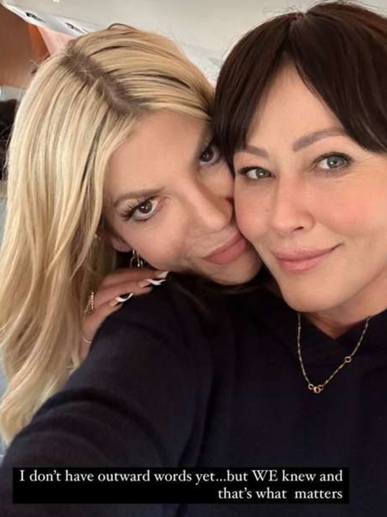 Tori Spelling pays tribute.