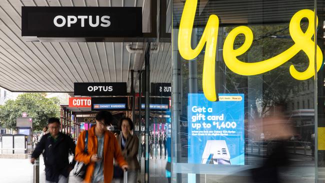 MELBOURNE, AUSTRALIA - NCA NewsWire Photos - 4 MAY 2024: Optus signage is seen outside a store on Bourke Street. Picture: NCA NewsWire / Diego Fedele