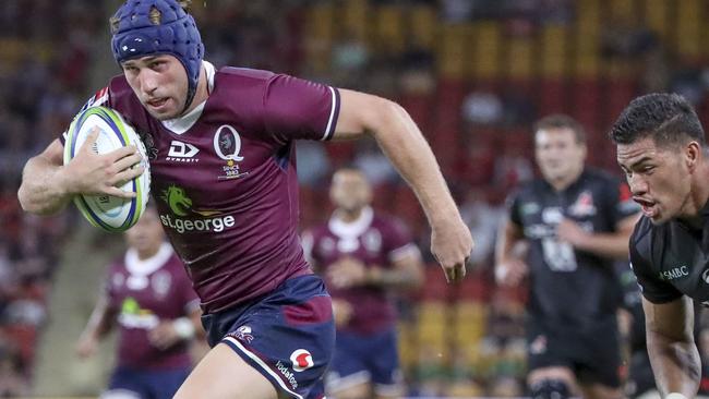 Hamish Stewart of the Reds heads to the try line during the Round 4 Super Rugby match between the Queensland Reds and the Sunwolves at Suncorp Stadium in Brisbane, Saturday, February 22, 2020. (AAP Image/Glenn Hunt) NO ARCHIVING, EDITORIAL USE ONLY