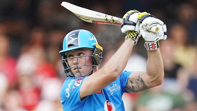 Phil Salt on his way to his maiden BBL half-century (AAP Image/Michael Dodge)