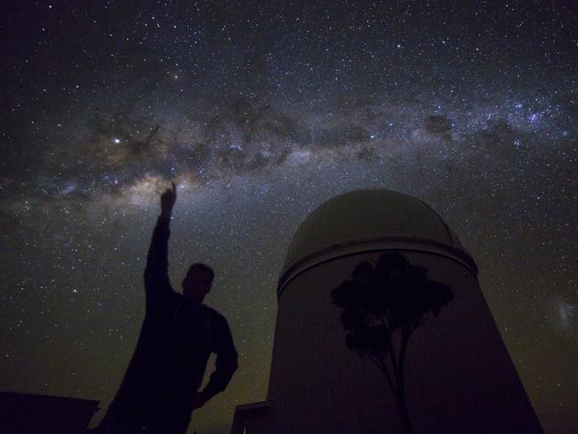 Calling on all citizen scientists to help measure light pollution across Australia tomorrow (June 21).