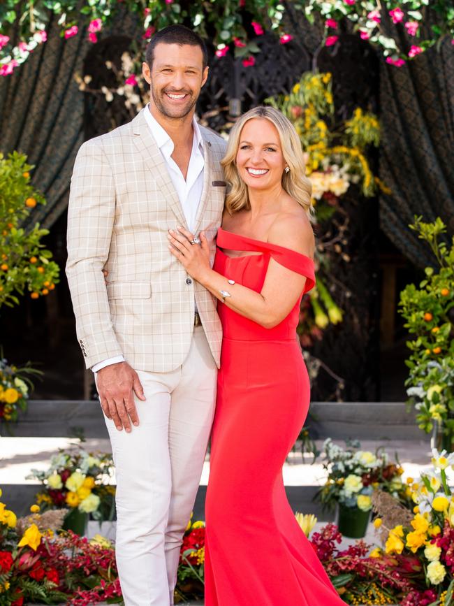 Pete Mann on the set of The Bachelorette with contestant Becky Miles.