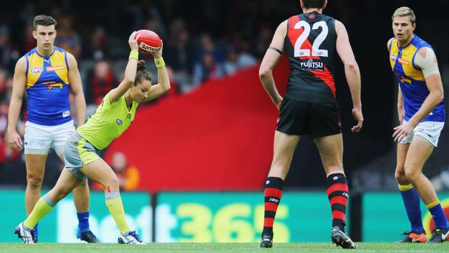 AFL Umpire Bounce Could Be Thrown Out | KidsNews