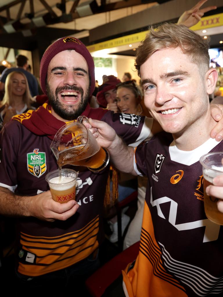 L to R, Gary McMillan from Redcliffe with Brent Kelly from Teneriffe at the Caxton Hotel Caxton Street, Grand Final Live Site, on Sunday 1st October 2023 - Photo Steve Pohlner