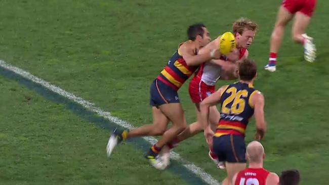 Eddie Betts tackles Callum Mills.