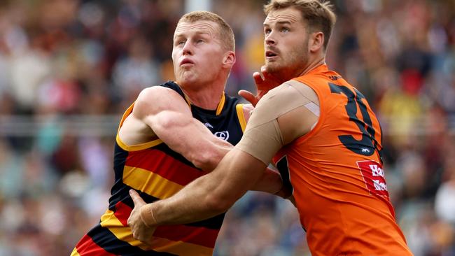 Reilly O'Brien of the Crows competes with Matt Flynn of the Giants. Picture: James Elsby / Getty Images