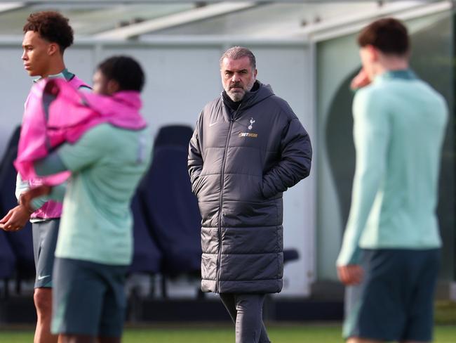 ENFIELD, ENGLAND – JANUARY 29: Tottenham manager Ange Postecoglou takes charge of a UEFA Europa League 2024/25 League Phase MD8 training and press conference at Tottenham Hotspur Training Centre on January 29, 2025 in Enfield, England. (Photo by Clive Rose/Getty Images)