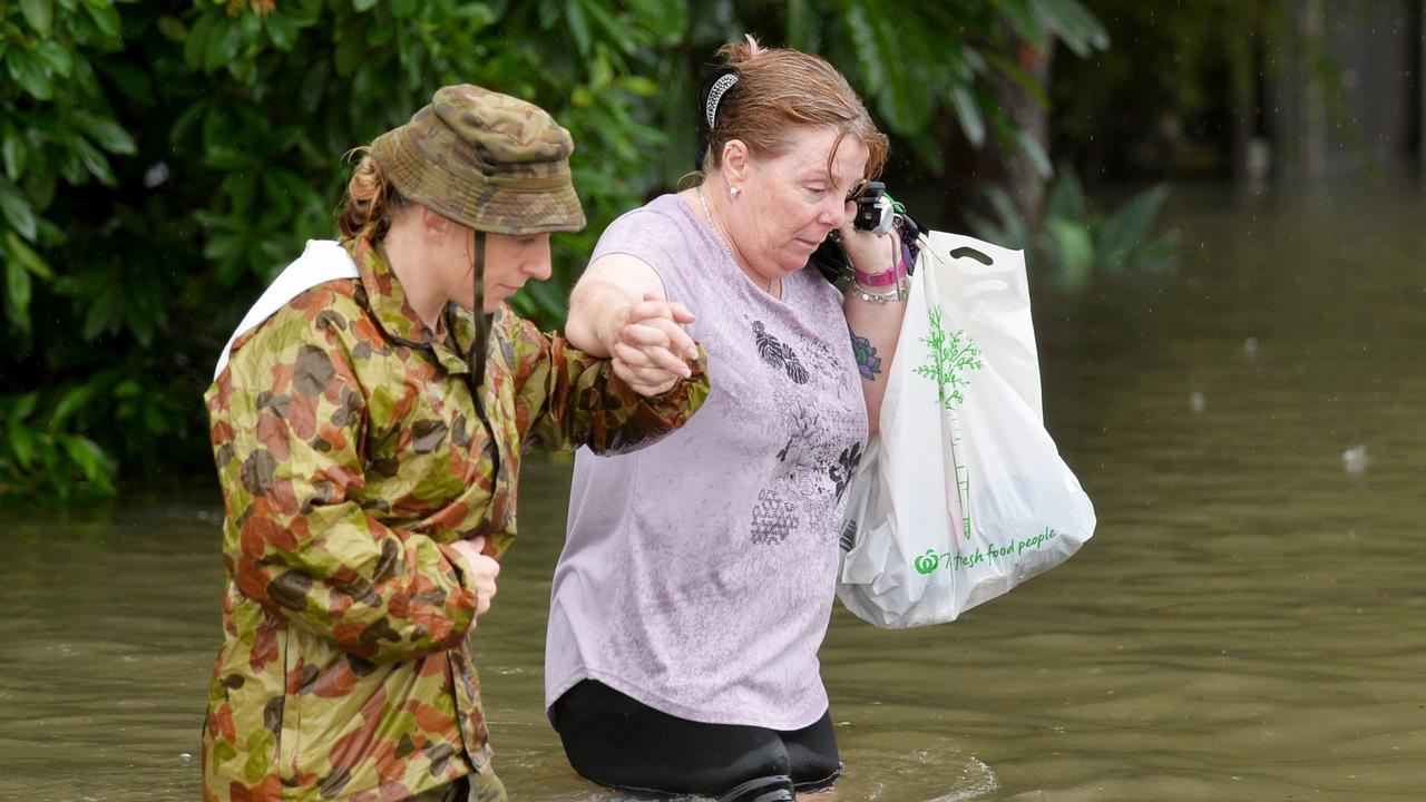 Townsville Flood: Australian Defence Force Help Flood Victims ...