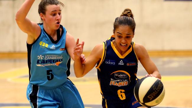 Flames guard Leilani Mitchell gets past Canberra defender Lauren Mansfield. Picture: Gregg Porteous