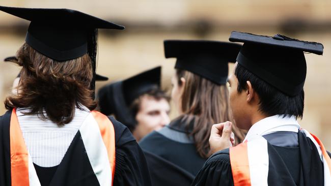 Generic picture of University of Sydney Students on graduation day 24 Apr 2009.