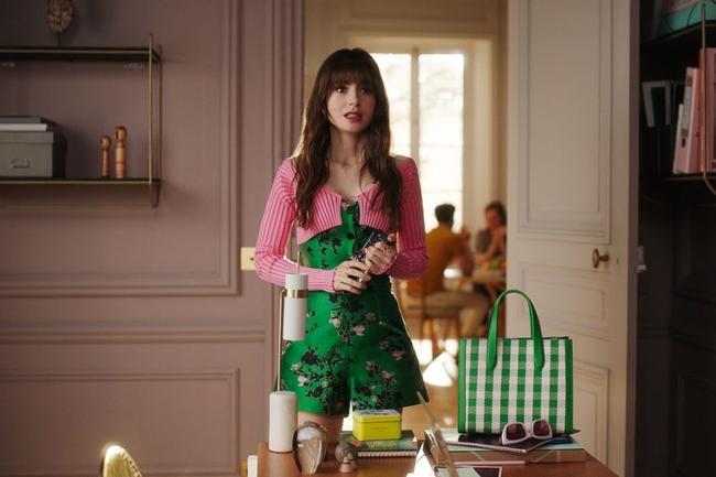 Emily wears a cropped Jacquemus cardigan, Philosophy Di Lorenzo Serafini top and shorts, and Tory Burch gingham tote.